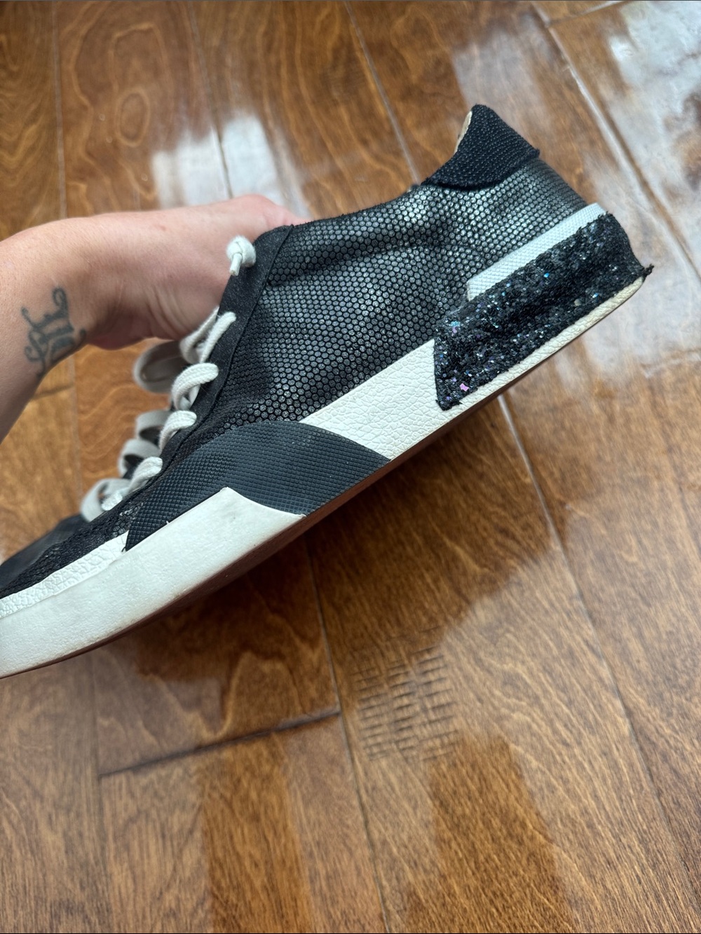 Dolce Vita black sneakers - Picture 2 of 4